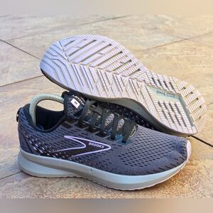 Womens Brooks Levitate 5 Gray Running Shoes Size 8